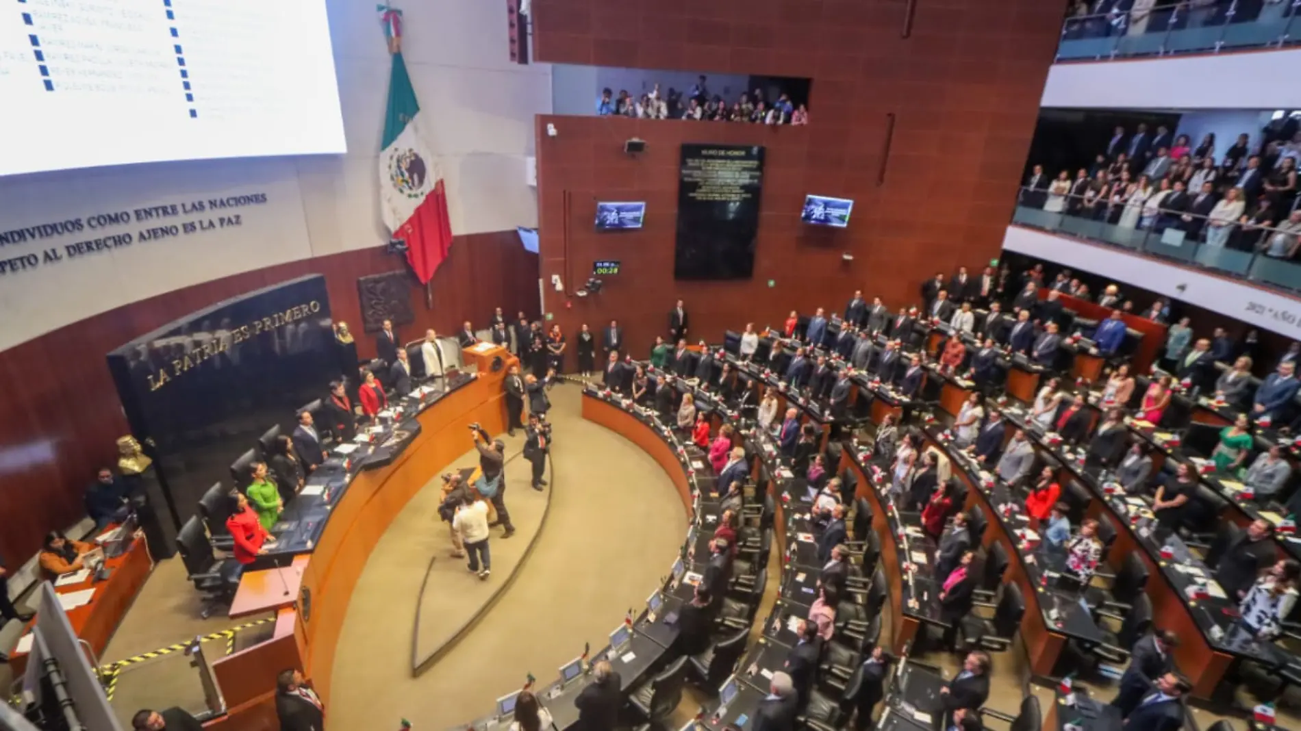 Morena acapara comisiones clave en el Senado